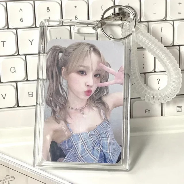 Transparenter Acryl Kpop Fotokartenhalter mit Anti-Verlust-Schlüsselanhänger für Idol-Schutzhüllen und Buskarten, Breite: 7,6 cm - Bild 1