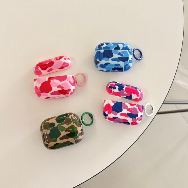 Bunte Camouflage Kopfhörer Hülle mit Haken für Apple AirPods 1, 2, 3, 4 und Pro 2/3 in Multicolour und Grün - Bild 1