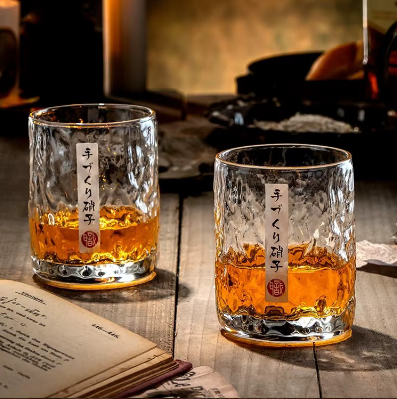 Hochwertiges Whiskyglas aus Glas in Transparent, ideal als kreatives Bierglas im japanischen Design - Bild 2