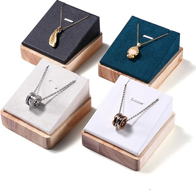 Grüner Schmuck-Displayständer aus Holz für Anhänger und Halsketten - Bild 1