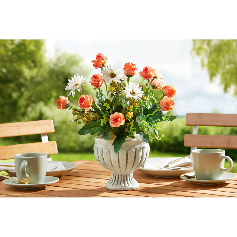 Mehrfarbiges florales Blumengesteck im Keramikpokal im Landhausstil - Bild 2