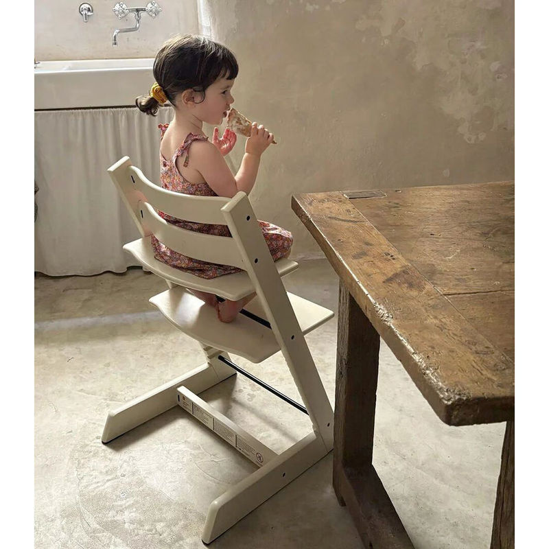 Stokke Tripp Trapp Treppenhochstuhl aus Buchenholz in Beige mit höhen- und tiefenverstellbarer Sitz- und Fußplatte - Bild 3