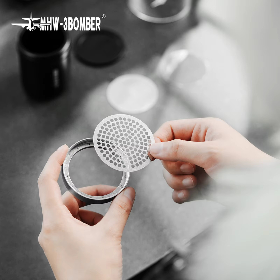 MHW-3BOMBER Shark Powder Shaker in Schwarz mit magnetischem Aluminiumdeckel und drei austauschbaren Mesh-Sieben für Kaffee-Zubehör - Bild 3
