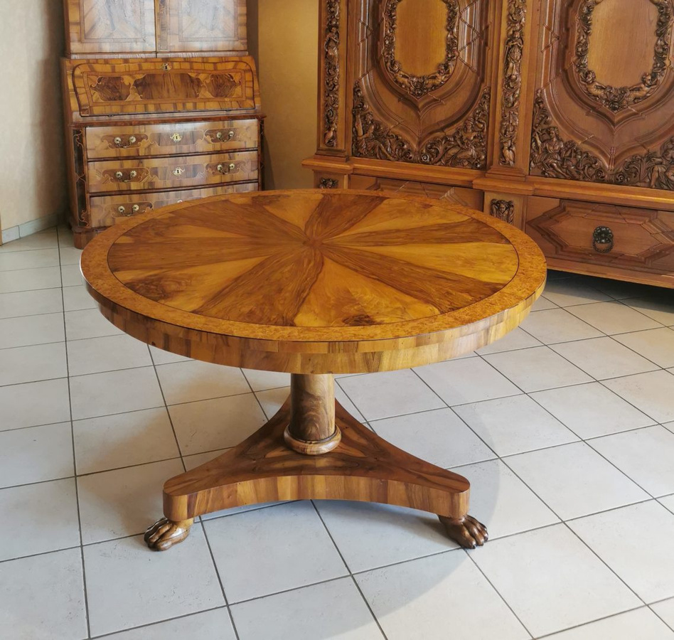 Runder Biedermeier Tisch aus Nussbaum von Antikhof Brück in Braun - Bild 1