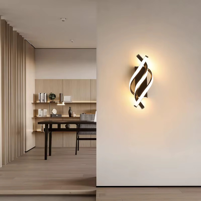 Moderne LED-Wandleuchte mit gebogenem Spiral-Design aus Metall in Weiß für Schlafzimmer, Wohnzimmer und Flur, Warmweiß, B/T/H: 33,0 x 12,0 x 12,0 cm - Bild 4