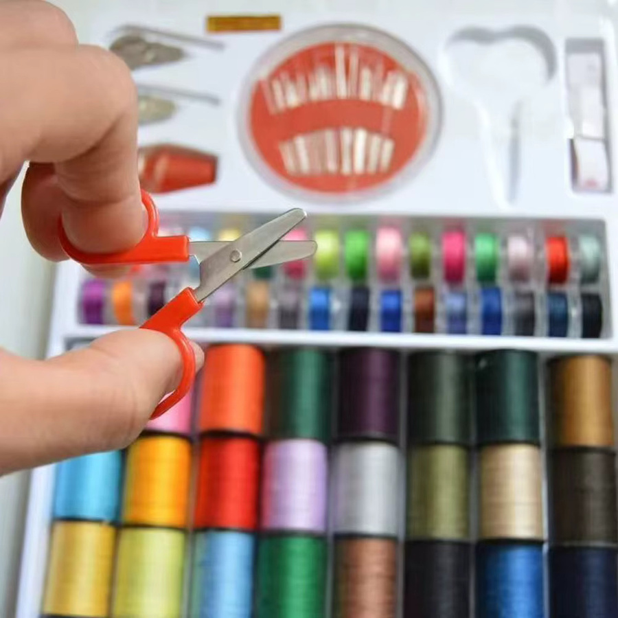 71-teiliges Nähset aus Kunststoff in Multicolour mit Nähgarn, Nähnadeln und Nähwerkzeugen für DIY-Projekte - Bild 3