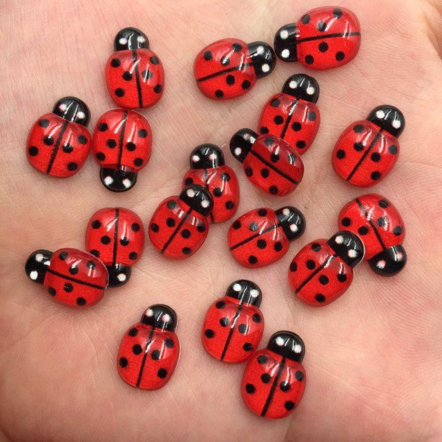 60 Stück rote Käfer aus Kunstharz mit flacher Rückseite von Toiewy, Größe: 9 mm x 13 mm - Bild 1