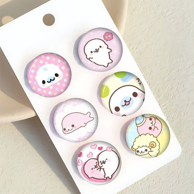 M-Mamegoma Seal Anime-Brosche, Unisex - Bild 1