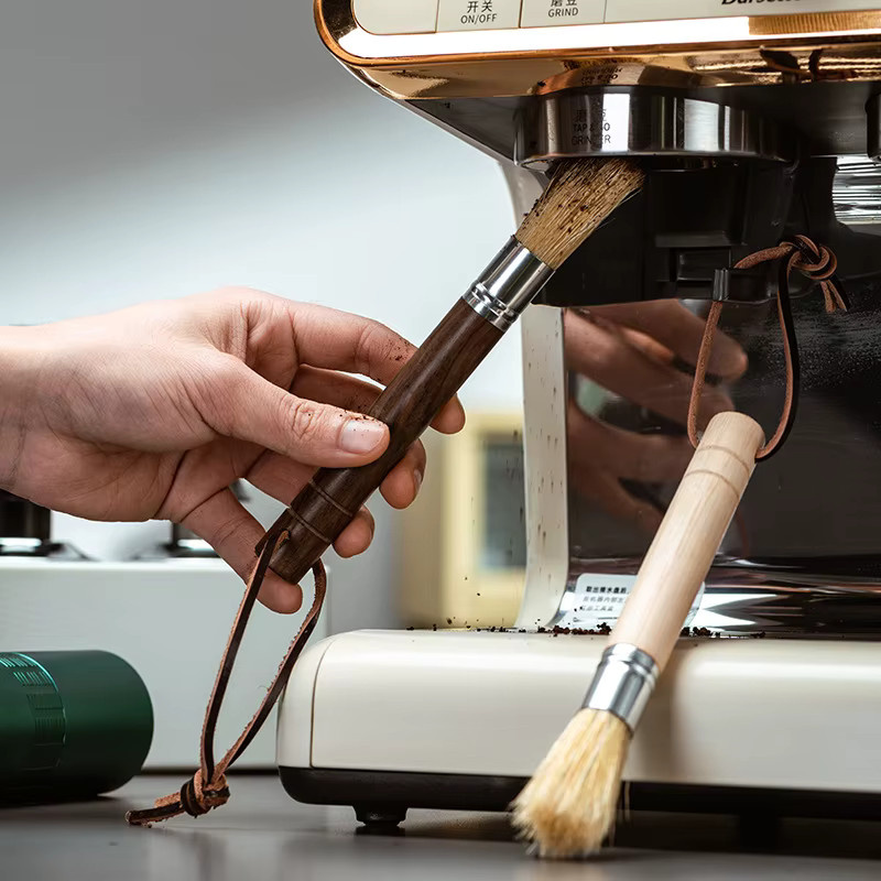 Reinigungsset für Kaffeemühle und Espressomaschine mit Reinigungsbürste und Luftgebläse von VIE LENTE in Holzoptik - Bild 1