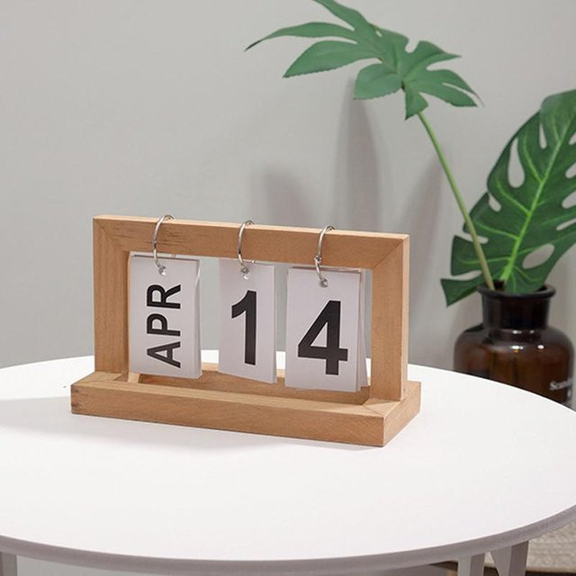Wiederverwendbarer Holzschreibtischkalender als Flipchart-Kalender in Grau und Braun - Bild 1