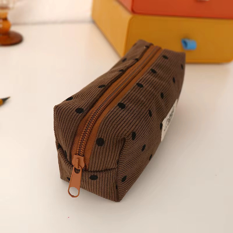 Retro-Stifttasche aus Textil als Bleistiftbeutel und Kosmetiktasche in Weiß und Braun - Bild 2