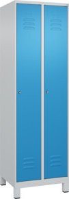 C+P Spind Classic PLUS Garderobenschrank mit 2 Abteilen, Füße, Zylinderschloss, 4 Garderobenhaken und Trennwand, Farbe: Grau/Blau, H x B x T: 195 x 60 x 50 cm - Bild 1