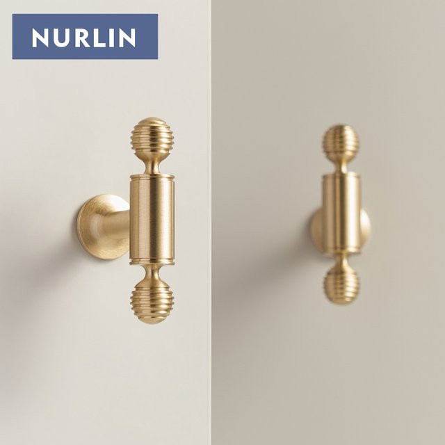 Nurlin Kleiderschrankgriff aus massivem Messing in Gold, gebürstet, runder Knopf und T-Bar Design - Bild 1