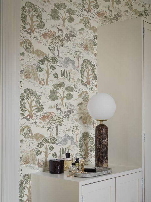 BoråsTapeter Tapete Diana 5525 Vlies mit Fluss, alten Bäumen und Hirschen in Creme, Beige und Grün - Bild 4