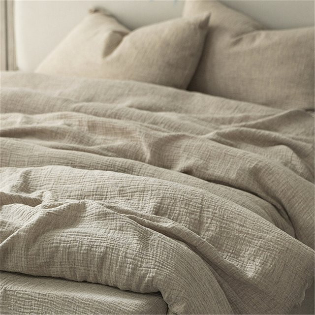 Dreamreal Bettwäsche-Set aus gewaschener Baumwolle und Leinen in Beige und Braun, bestehend aus Duvetbezug und Kissenbezügen, knitterfrei und minimalistisch im Plain-Design - Bild 1