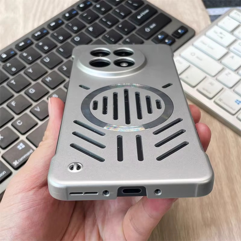Magnetische und ultra-dünne Hohl-Schutzhülle für OnePlus 15 15R 13 13R 13S 12 12R aus hartem PC mit Wärmeableitung in Schwarz und Silber - Bild 3