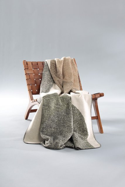 Biederlack Wohndecke Nordic Rock mit geometrischem Design in Anthrazit, Grün, Braun und Beige - Bild 1