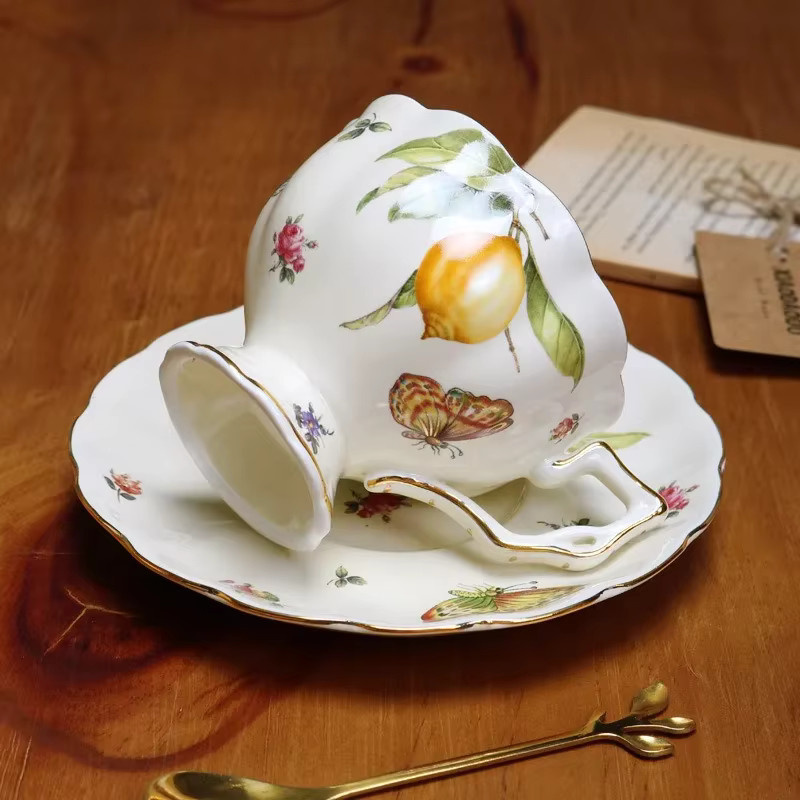 JUSTINLAU Keramik Kaffeetassen- und Untertassen-Set mit Zitronenmuster in Weiß - Bild 2