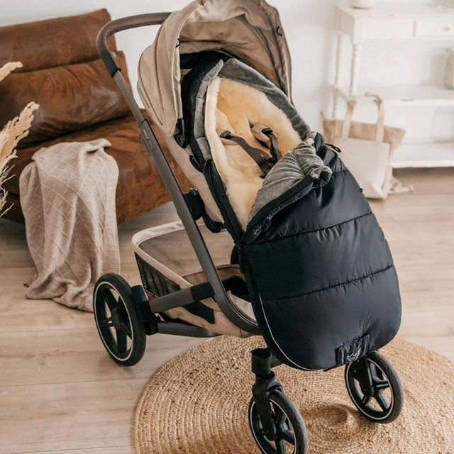 Kaiser Lammfellfußsack SHEEP schwarz mit reflektierenden Elementen und Wolle - Bild 1