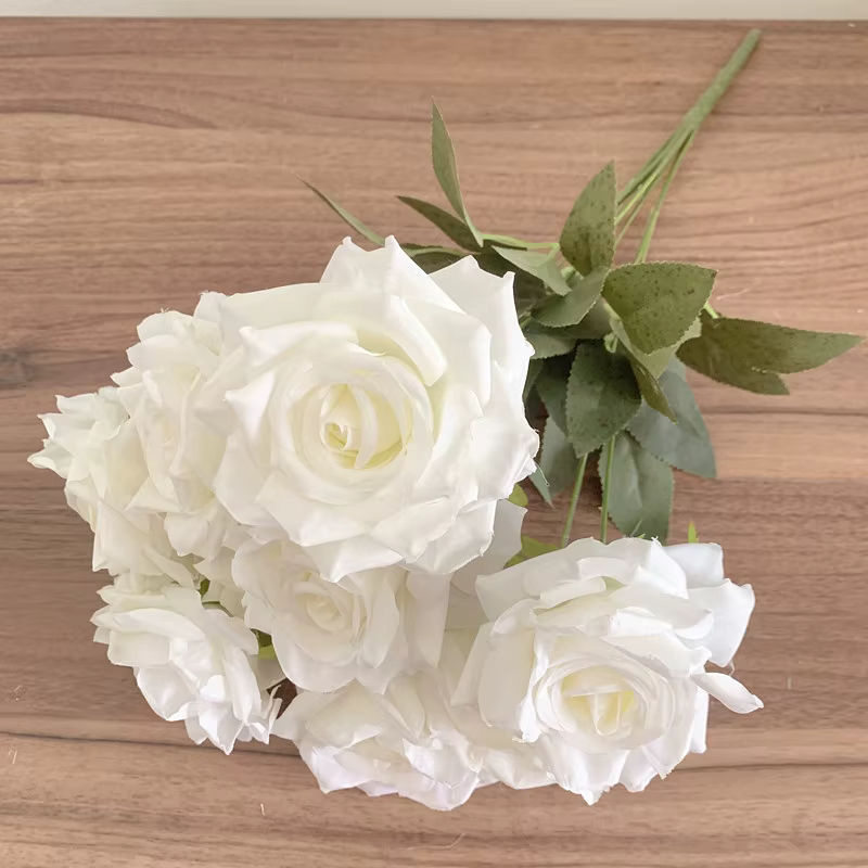 Künstlicher Rosenstrauß von shine&sasha in Milchweiß und Elfenbein mit 9 Köpfen zur Dekoration für Hochzeit und Wohnzimmer - Bild 5