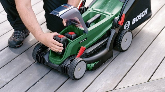 Bosch UniversalRotak 2x18V-37-550 Akku-Rasenmäher Solo - Bild 1