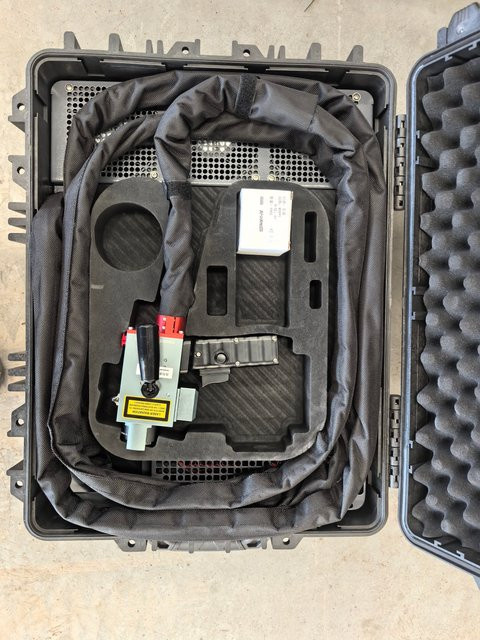 ACCTEK Luftgekühlter 300W Puls-Faserlaser-Reinigungsmaschine Handgeführter Tragbarer Oberflächenreiniger für Metall, Holz und Stein in Rot - Bild 1