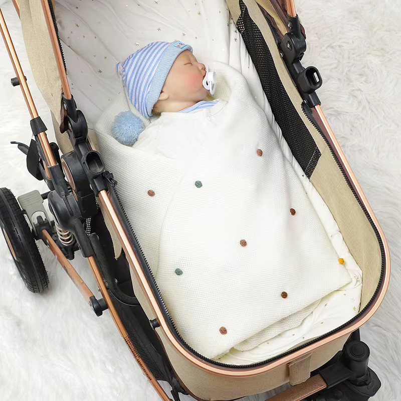 Wugugu Strickdecke für Babys mit farbigen Punkten, superweich, Weiß, B/B/H: 90 x 70 cm - Bild 2