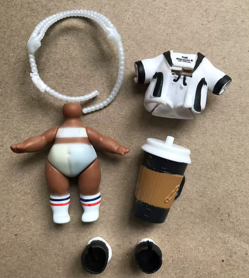 MINISO LOL Puppen Zubehör Set mit Kleidung, Schuhen und Accessoires in Mehrfarbig - Bild 1