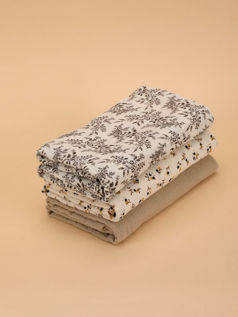 3er-Set weiche und atmungsaktive Baby Decken aus Musselin mit floralem Print in Beige - Bild 1
