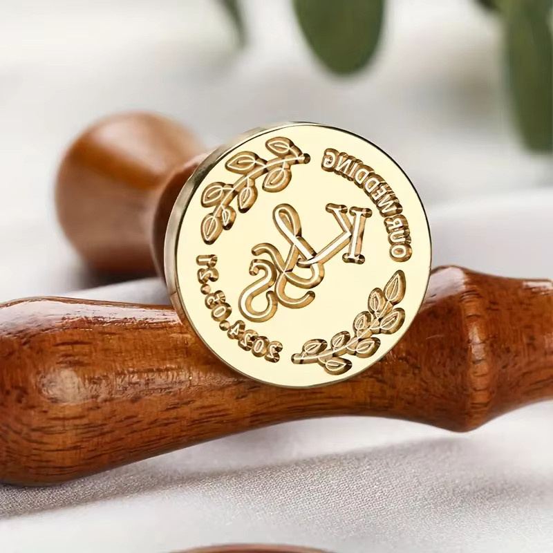 Personalisierbarer Wachssiegelstempel mit Baummotiv und Initialen in Gold, Messingkopf für DIY-Hochzeitseinladungen - Bild 2