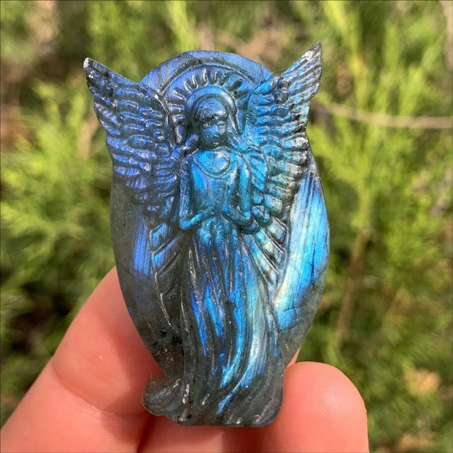 Handgeschnitzter Labradorit-Engelschädel-Kristall von CrystalHola in Blau und Schwarz für DIY-Schmuck - Bild 1