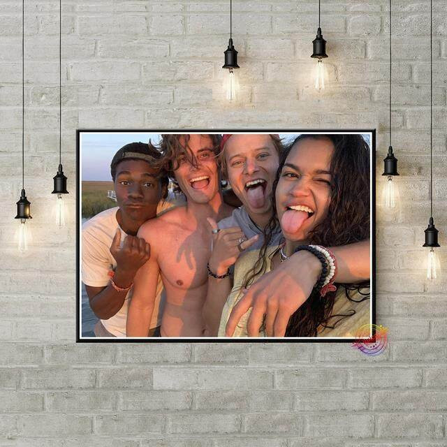 Modernes Outer Banks Staffel 1 TV-Spiel Poster als Leinwand Kunstdruck, Mehrfarbig, B: 21 cm, H: 30 cm, Rahmenlos - Bild 1