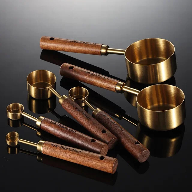 4-teiliges Messbecher-Set aus Edelstahl von AJOYOUS in Silber und Gold mit Messlöffeln und Messbechern für deine Küche - Bild 1