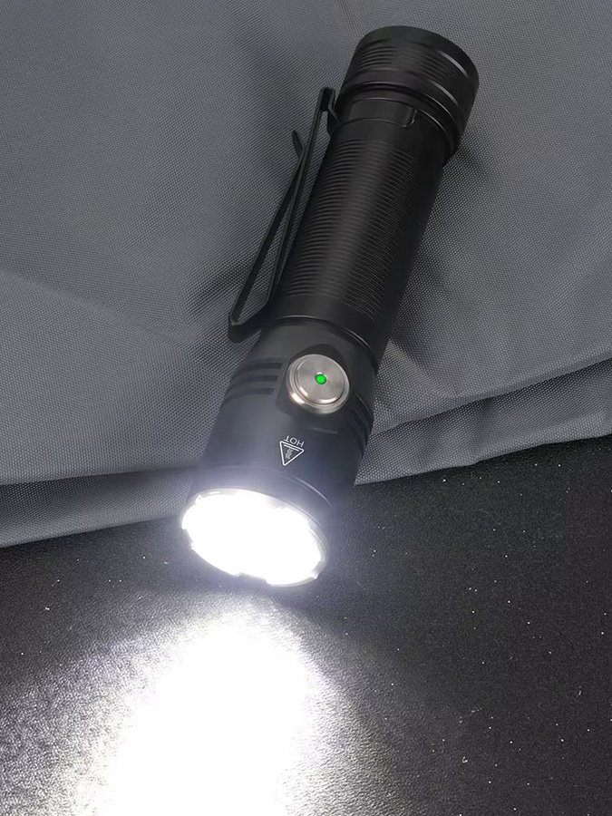 BORUiT ET20 Superhelle LED-Taschenlampe mit 2050 Lumen, wiederaufladbar via Typ C, wasserdichte 6-Modus Campinglaterne in Schwarz - Bild 6