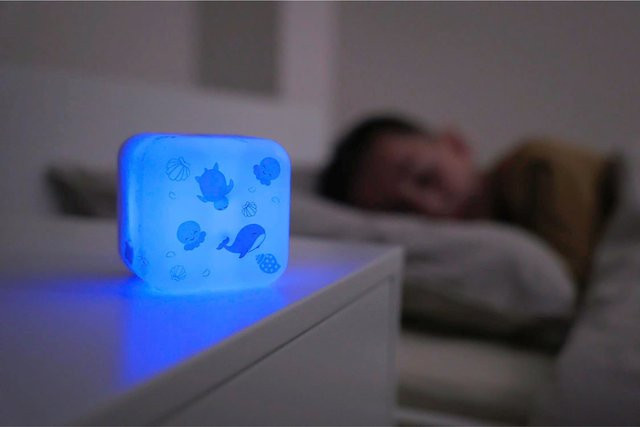 Cloud B Cube B 2in1 Nachtlicht mit RGB-Farben, Berührungssensor und Timer, Weiss/Mehrfarbig - Bild 1