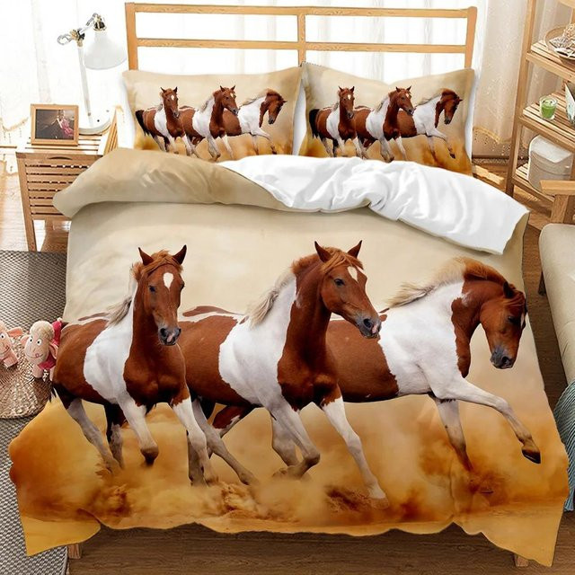 Bettwäsche-Set Your Warm Home mit 3D-Wildpferde-Motiv in Braun, bestehend aus 1x Bettbezug und 2x Kissenbezügen aus Polyester, B/H: 135 x 200 cm, Kissen: 50 x 70 cm - Bild 1