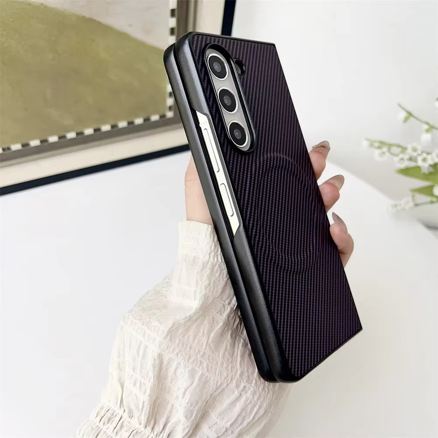 Luxuriöse Leder-Handyhülle mit Kohlefaser für Samsung Galaxy Z Fold 7, 6, 5, 4, 3 inklusive MagSafe und magnetischem kabellosem Laden in Schwarz - Bild 3
