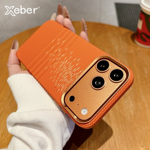Xeber MagSafe Hard Case mit Carbon Fiber Textur und magnetischem Objektivschutz für iPhone 17 16 15 Pro Max in Gold und Orange - Bild 1
