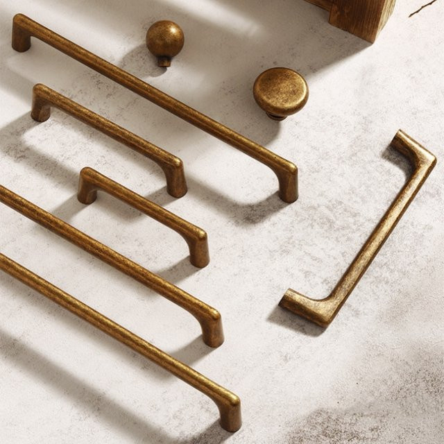 Antike Möbelgriffe und Schrankknöpfe im Retro-Design aus Messing in Bronze und Gold - Bild 1