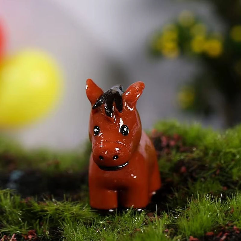 Miniatur Pferde Figuren aus Kunstharz in Braun für dein Garten Ornament oder DIY Puppenhaus Dekoration - Bild 3
