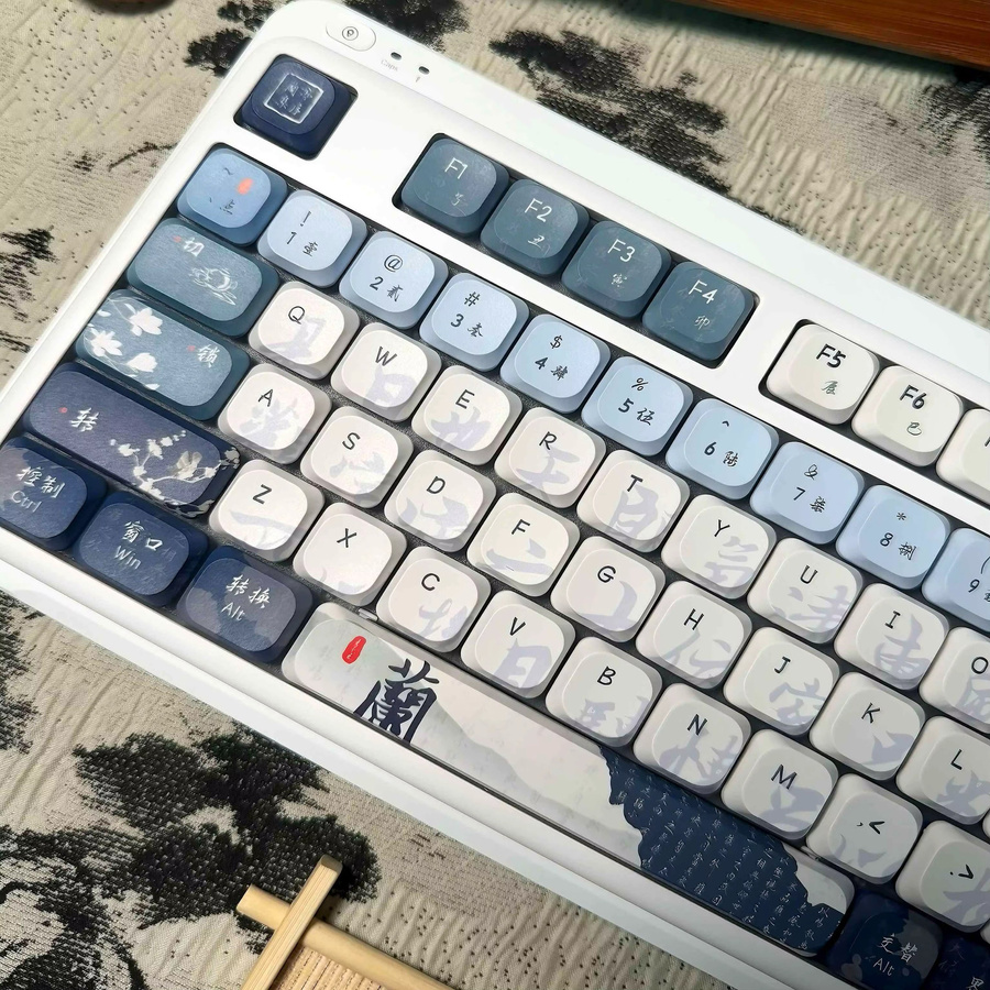 DIXSG Low Profile Vintage Blue Slim PBT Tastenkappen für mechanische MX Switches, 120 Tasten, Farbsublimation, Blau/Weiß - Bild 3