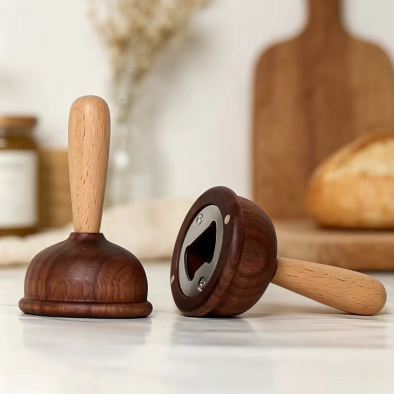 JUSTINLAU Bierflaschenöffner aus Holz in Braun mit Kühlschrankmagnet als kreatives Bar-Accessoire - Bild 2
