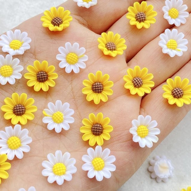 10 Stück Bunte Mini Sonnenblumen aus Harz als 3D Flatback Figuren für Nail Art und Bastelarbeiten, Durchmesser: 12 mm - Bild 1