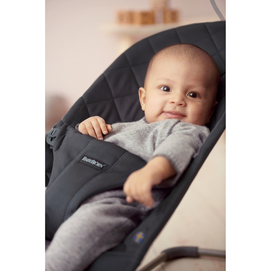 Babybjörn Bundle Babywippe Bliss gewebt mit Spielbogen in Schwarz und Anthrazit - Bild 2