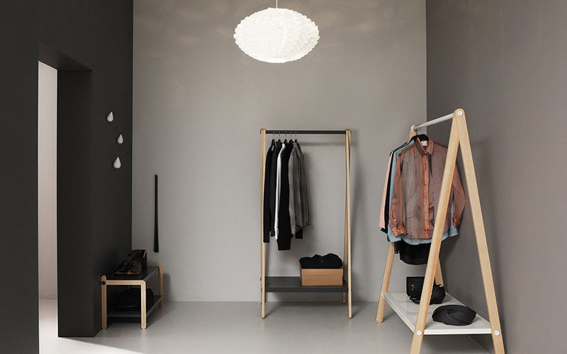 Normann Copenhagen Sko Schuhregal aus Eschenholz und Metall in Braun - Bild 2