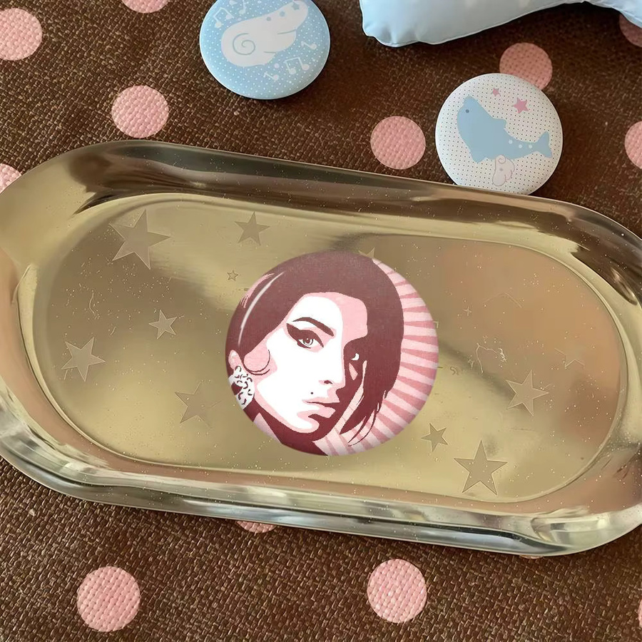 kayou Brosche, Amy Winehouse, Unisex - Bild 3