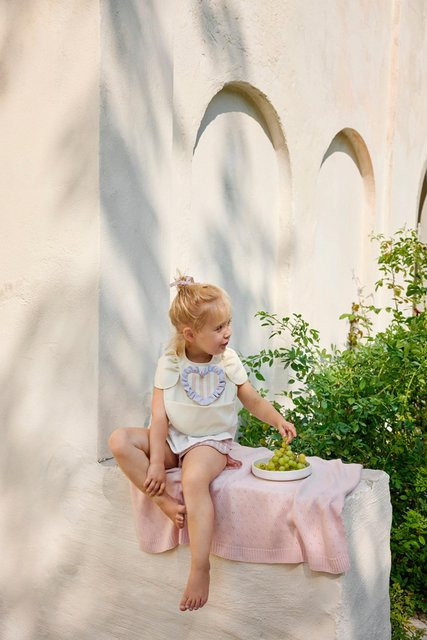 Elodie Lätzchen mit Silikon Krümelauffangschale in White, waschbar und wiederverwendbar - Bild 1