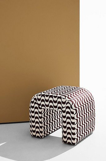 Odette Hocker Wave in Braun und Multicolour mit abstraktem Design und Holzgestell, B/T/H: 41 x 40 x 45 cm - Bild 1