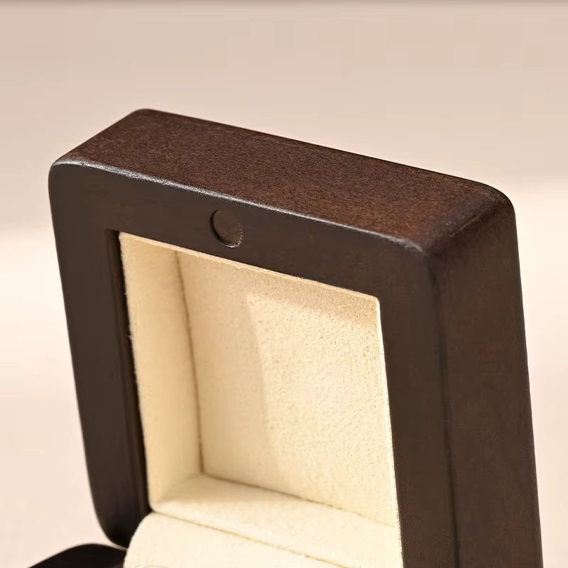 WoodTen Holzring Schmuck-Aufbewahrungsbox in Braun und Grau als Organizer für Verlobung, Hochzeit und Jahrestag - Bild 5