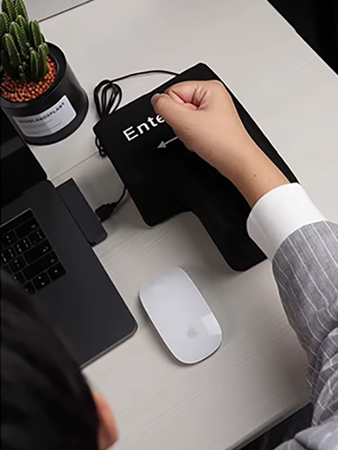 USB Enter Key Kissen als weiche Computer Taste zur Dekompression und Stressbewältigung in Schwarz - Bild 7